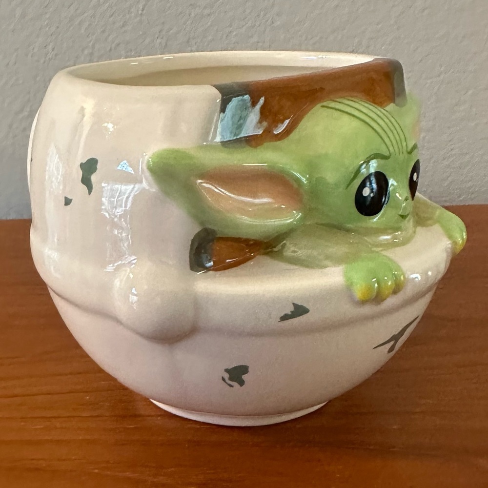 Star Wars Mandalorian - the Child Baby Yoda Grogu - 20 oz Sculpted Mug - Picture 5 of 8